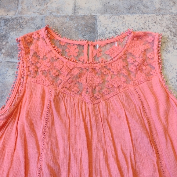 Embroidered tulle double layer sleeveless top - Picture 3 of 7